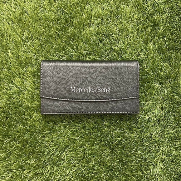 2018 Mercedes-Benz E-Class Coupe Owners Manual (E400 4MATIC 3.0L, E300 2.0L) - Picture 8 of 10